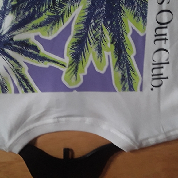 Brand new with tags trendy H&M city t shirt - Picture 12 of 17